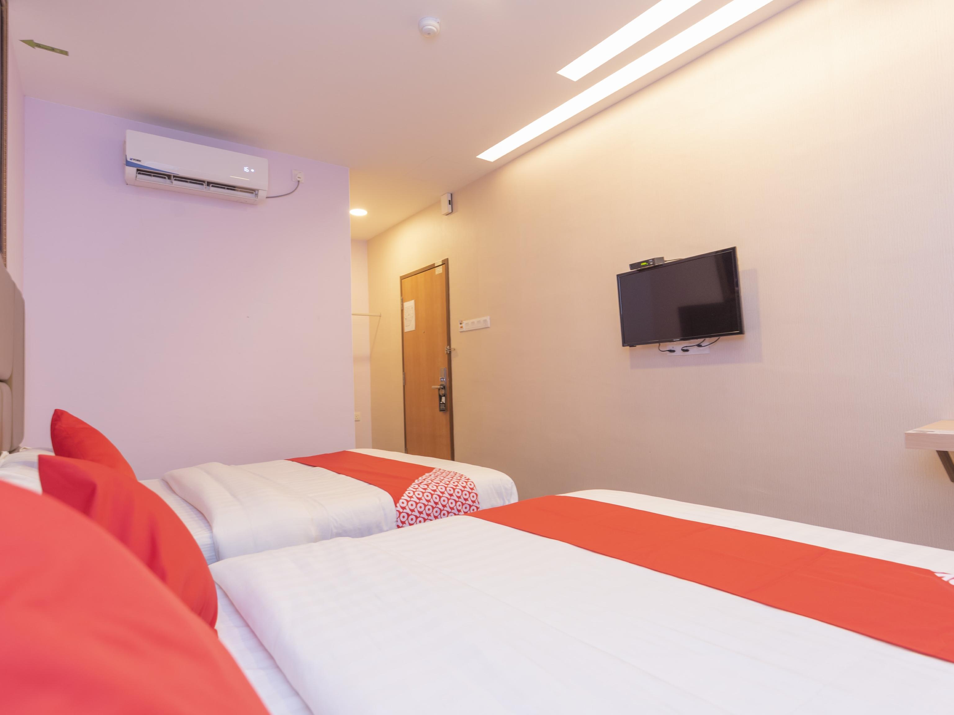 Zenz Hotel Kulai Bagian luar foto