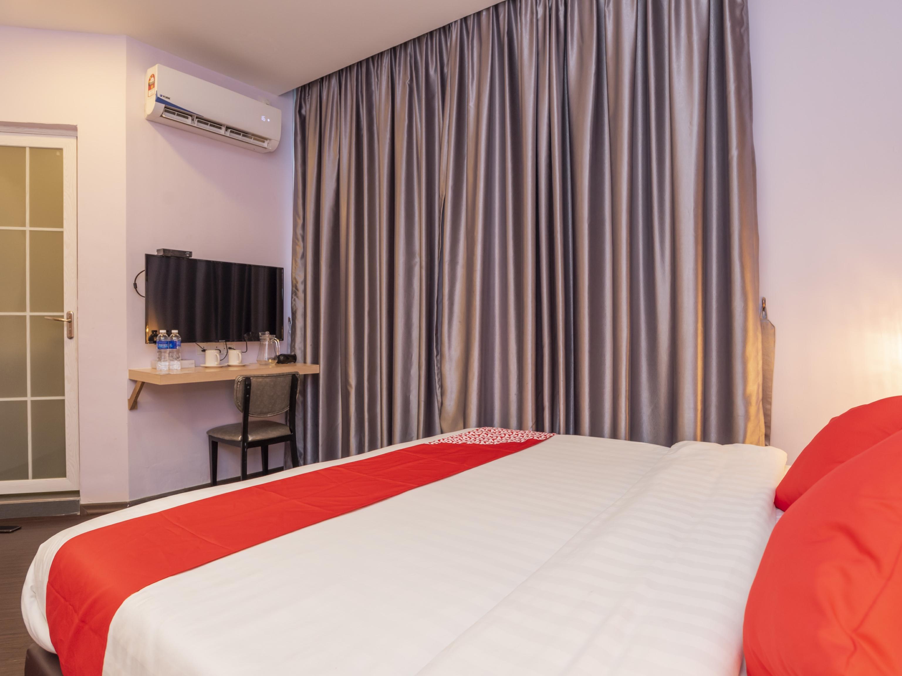 Zenz Hotel Kulai Bagian luar foto