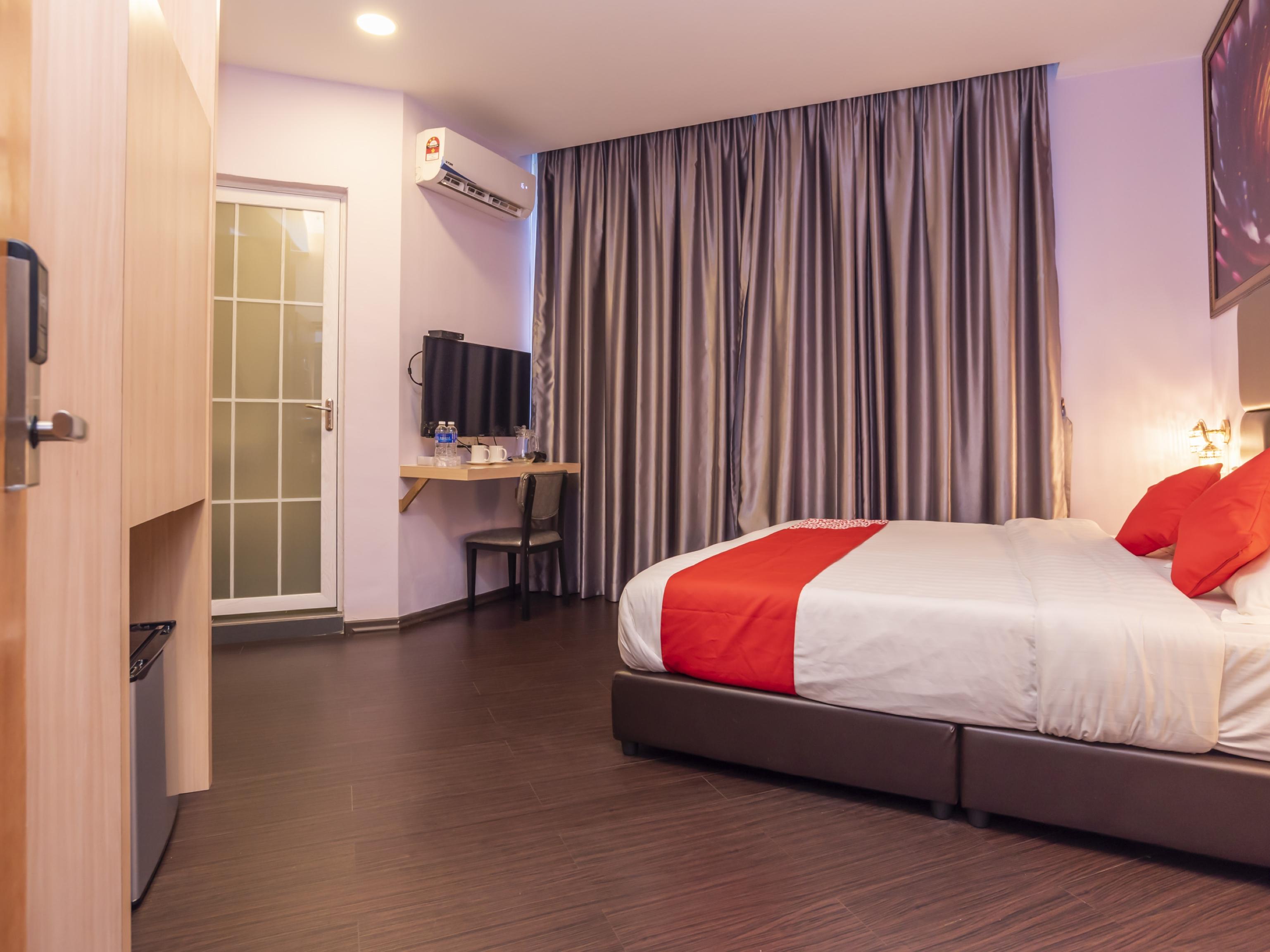 Zenz Hotel Kulai Bagian luar foto
