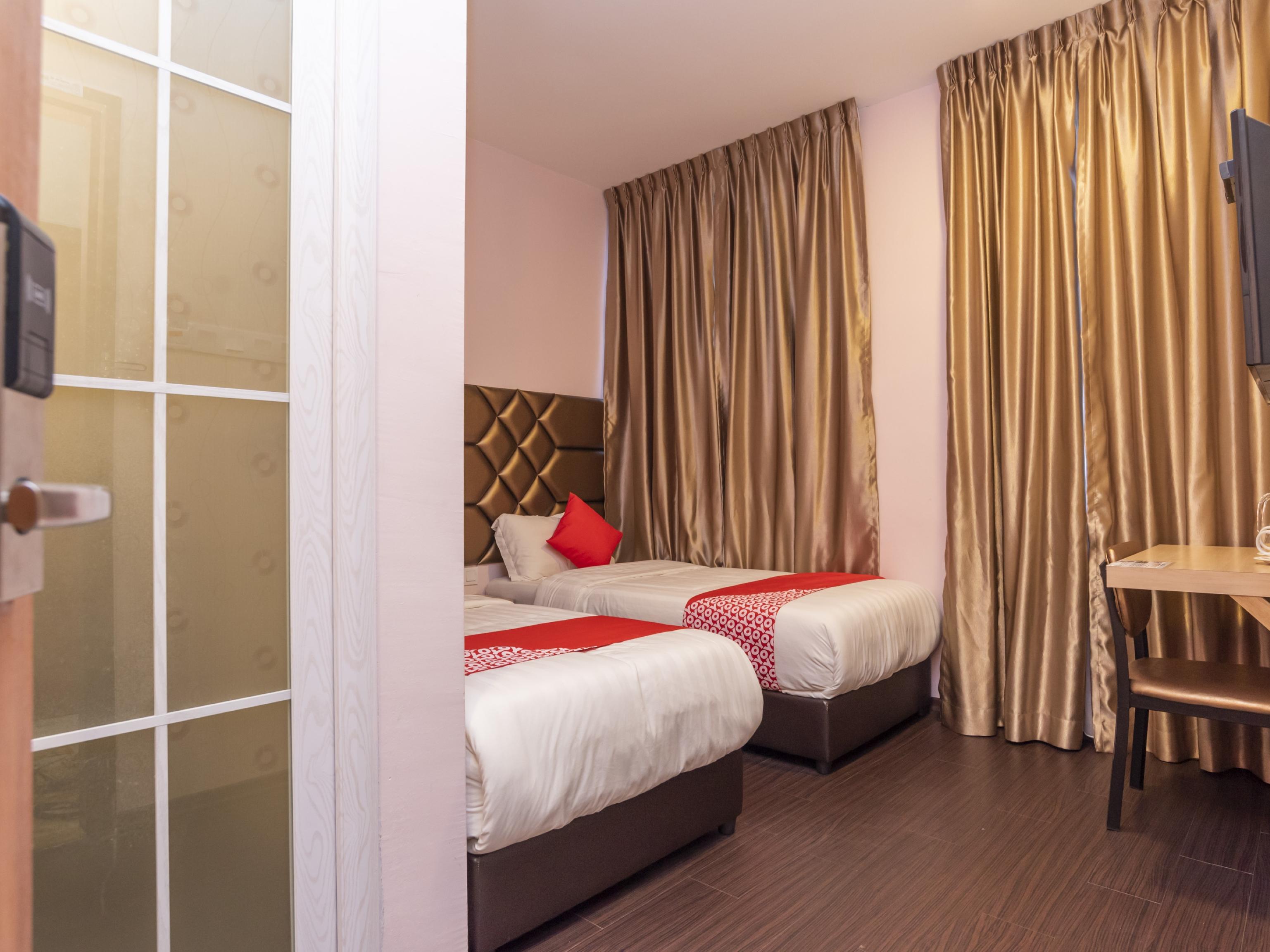 Zenz Hotel Kulai Bagian luar foto