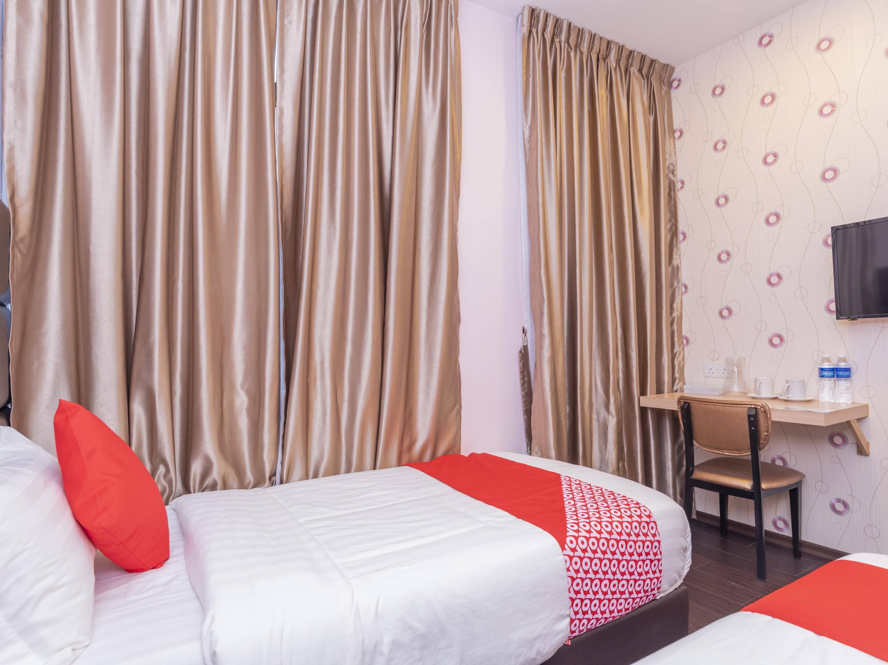 Zenz Hotel Kulai Bagian luar foto