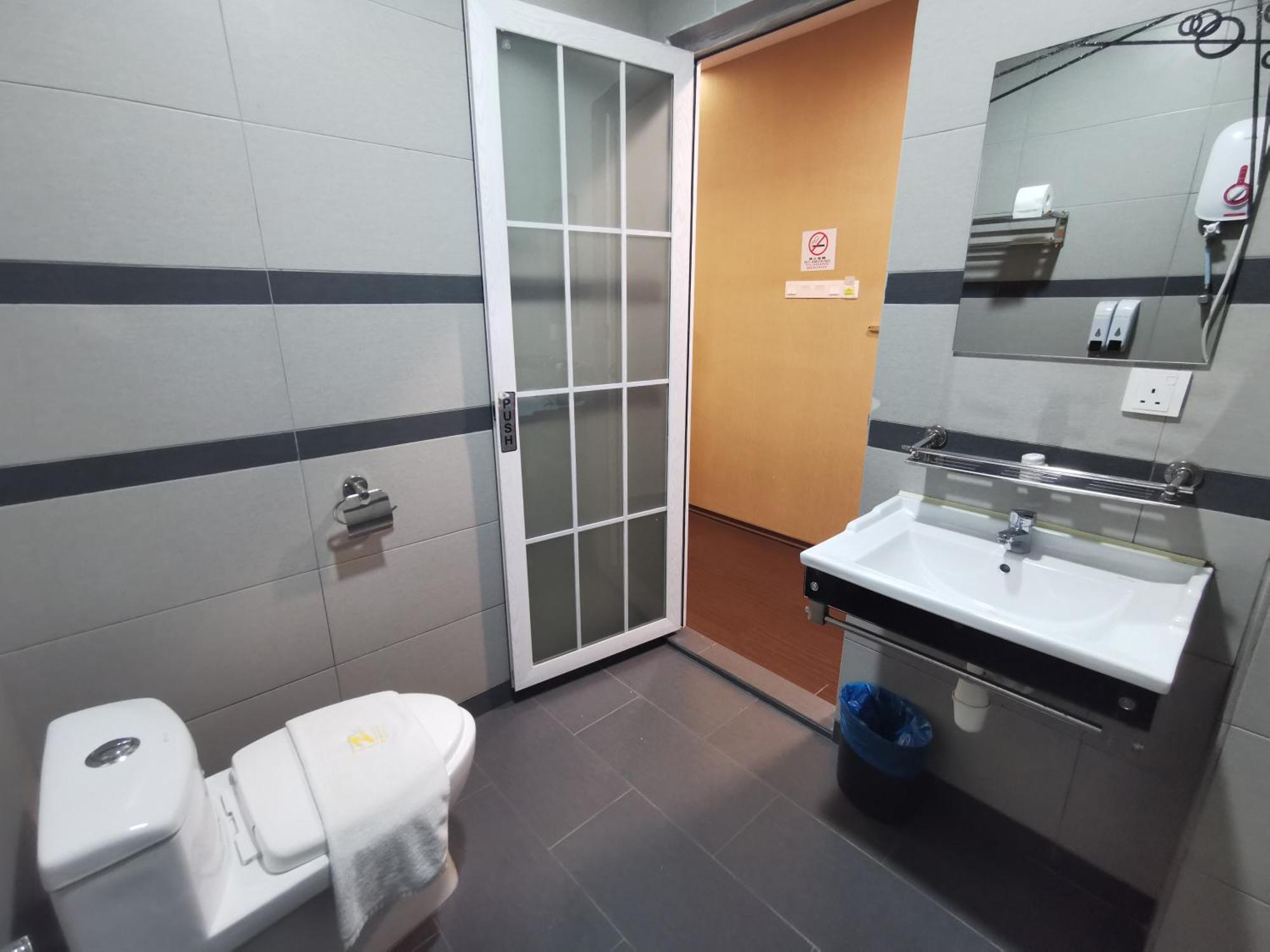 Zenz Hotel Kulai Bagian luar foto