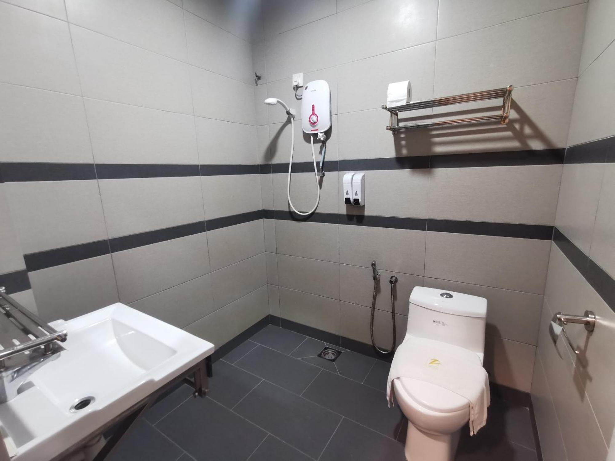 Zenz Hotel Kulai Bagian luar foto