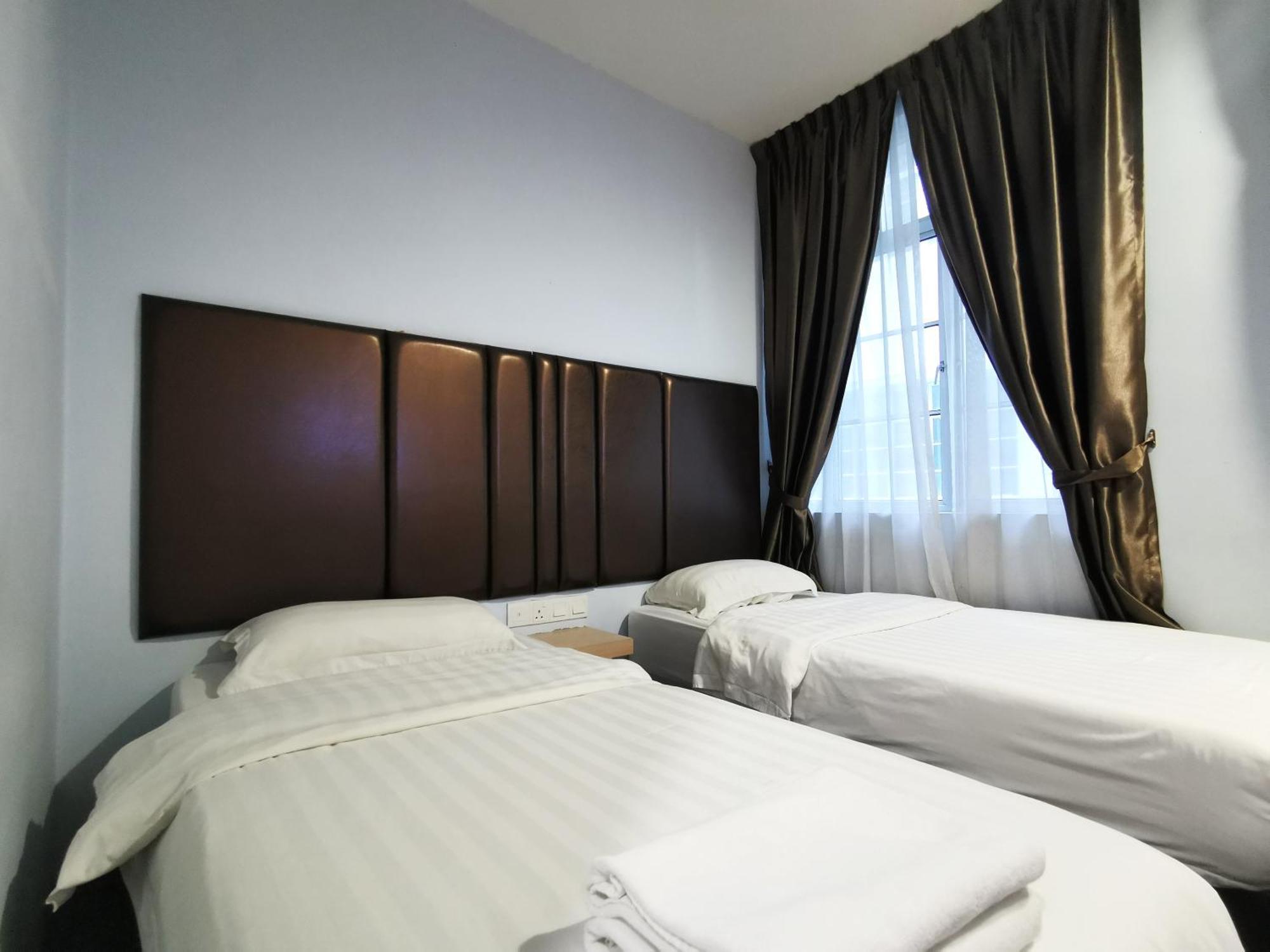 Zenz Hotel Kulai Bagian luar foto