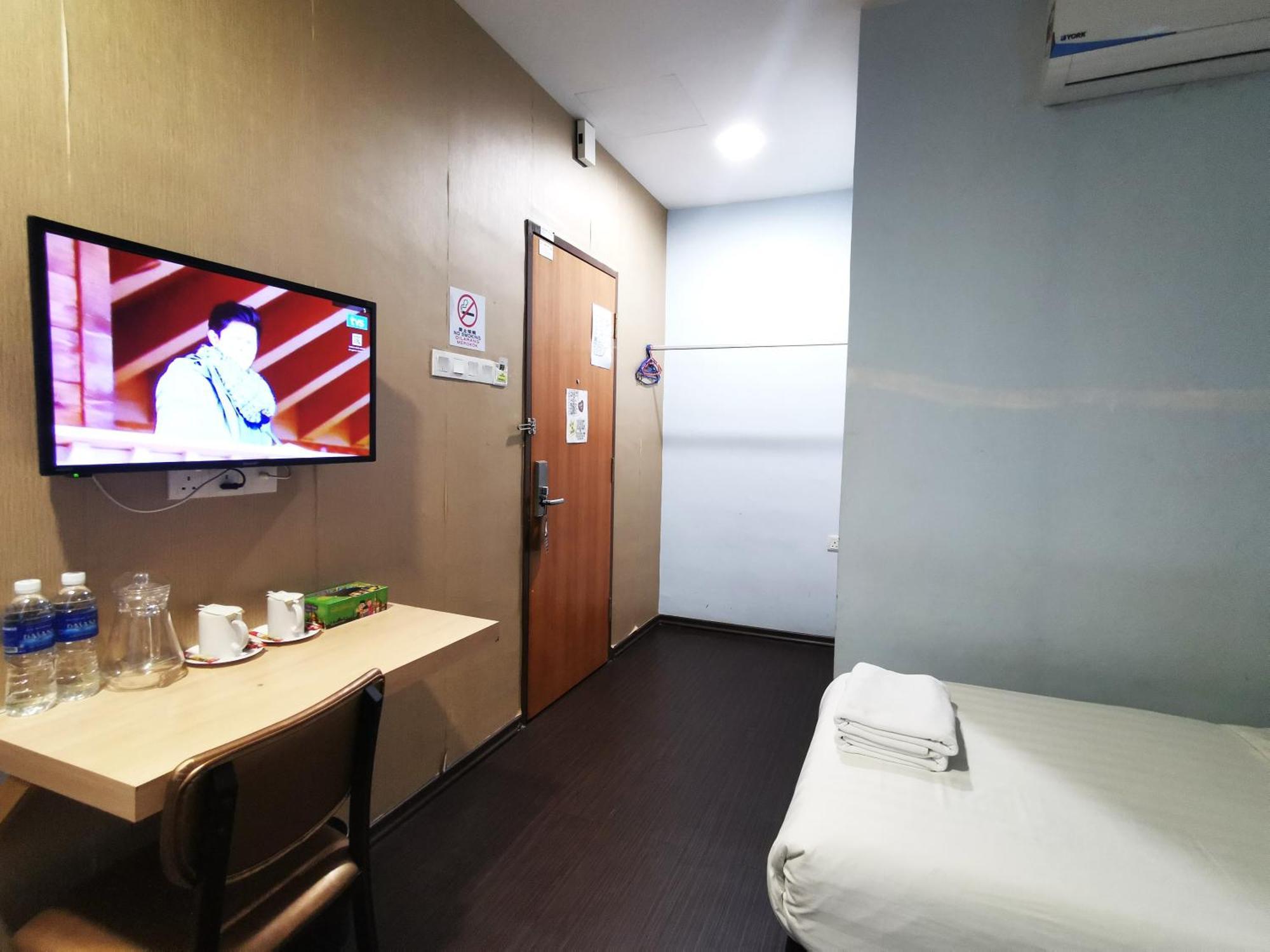 Zenz Hotel Kulai Bagian luar foto