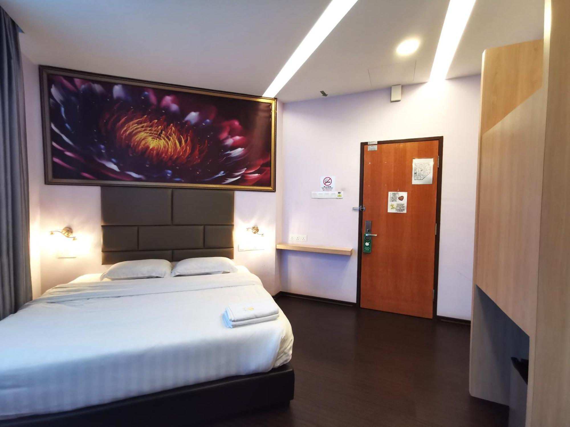 Zenz Hotel Kulai Bagian luar foto